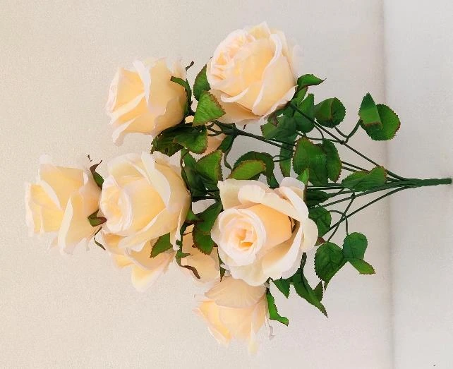 Bud Rose Bunch x9